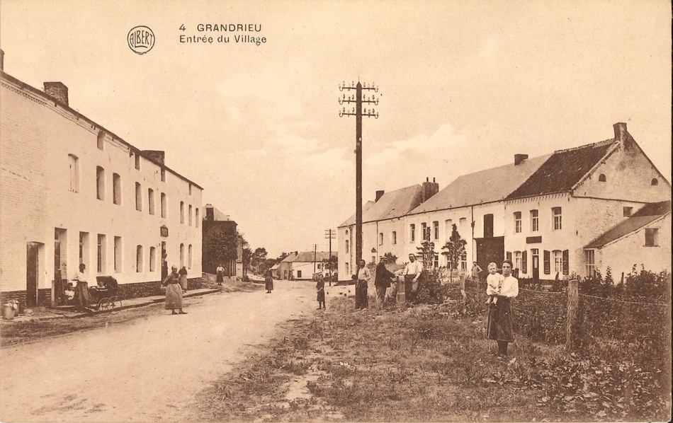 Grandrieu - Entrée du village