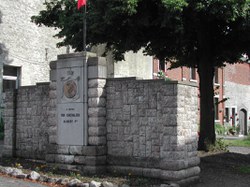  Rance - Monument dédié au Roi Chevalier Albert 1er 
